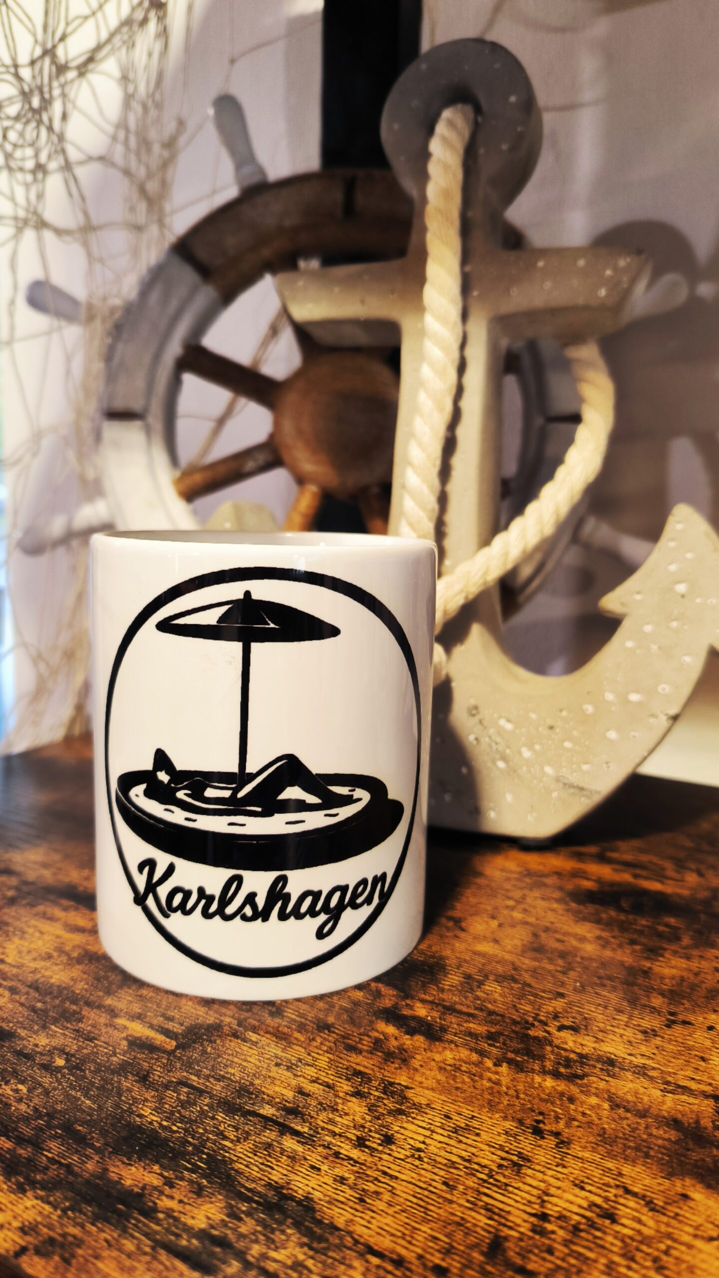 Keramikbecher Strandjungfrau schwarz