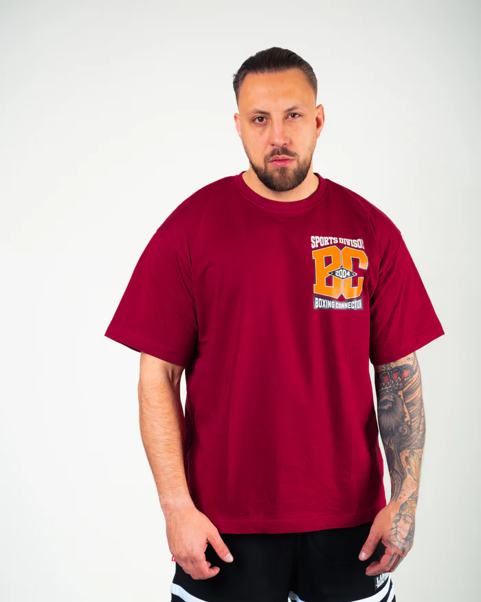 Männer Oversize T-Shirt Sports Division - granatrot | Label 23 – Bild 2