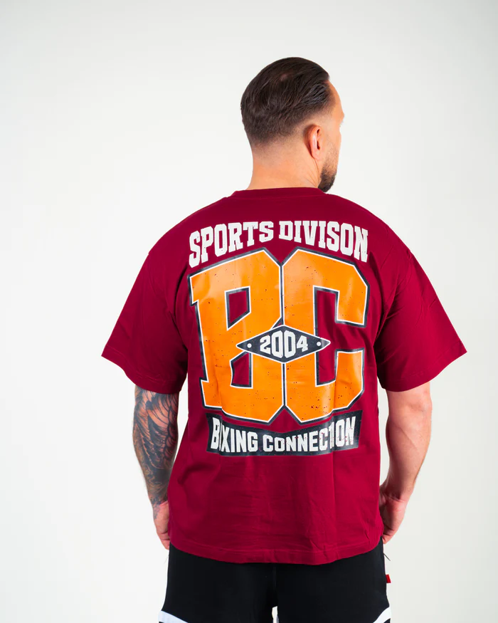 Männer Oversize T-Shirt Sports Division - granatrot | Label 23